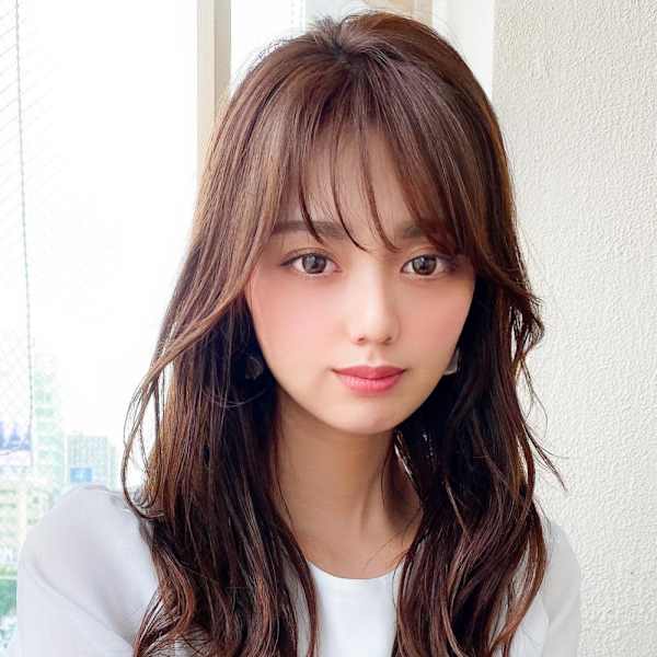 イメチェン後れ毛が可愛い顔周りレイヤー美髪アッシュベージュ