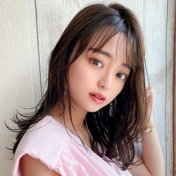 イメチェン後れ毛が可愛い顔周りレイヤー美髪アッシュベージュ