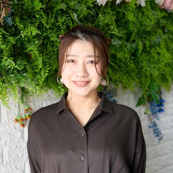 Hair×Cafe Lieto【ヘアーカフェリエット】のスタッフ紹介。林 友美