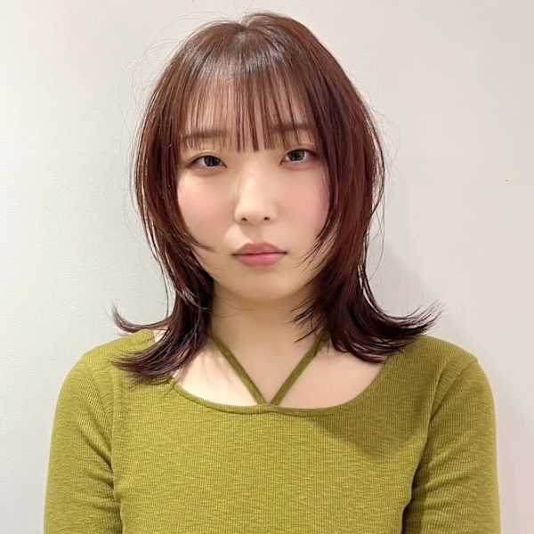 顔周りレイヤーカット ピンクベージュ 外ハネミディアム|Ai WilL
