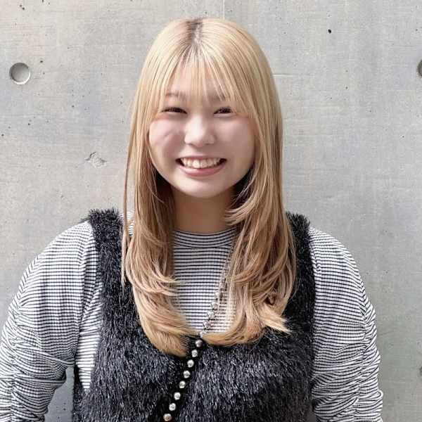NYNY 梅田茶屋町店【ニューヨークニューヨーク ウメダチャヤマチテン】のスタッフ紹介。嶋田 未来