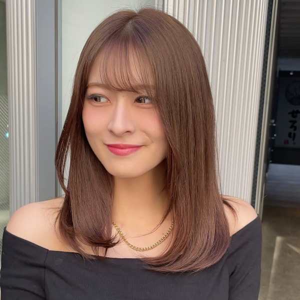 ベージュカラー シースルーバング ミディアムレイヤー