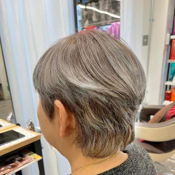 ★白髪ぼかしハイライト★透明感シルバーグレージュショート