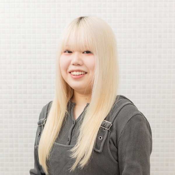 AUGUST hair nail【オーガストヘアネイル】のスタッフ紹介。miku