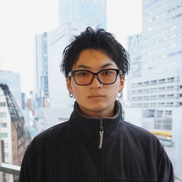 長めのスパイキーショート