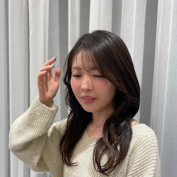 顔まわりレイヤー×柔らかブラウンカラー|KENJE sanando