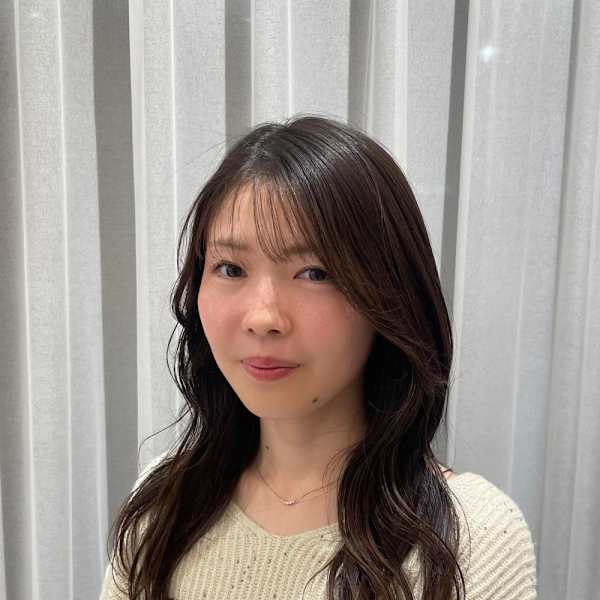 顔まわりレイヤー×柔らかブラウンカラー|KENJE sanando