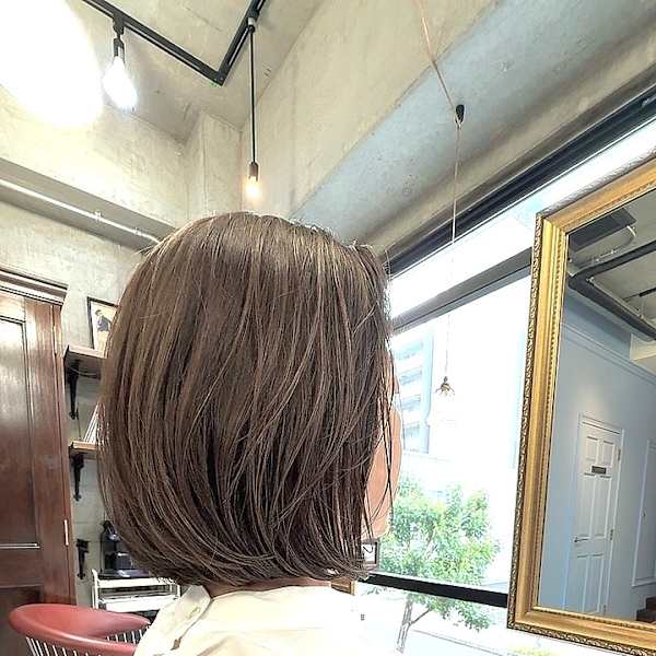 大人小顔似合わせレイヤーカット。