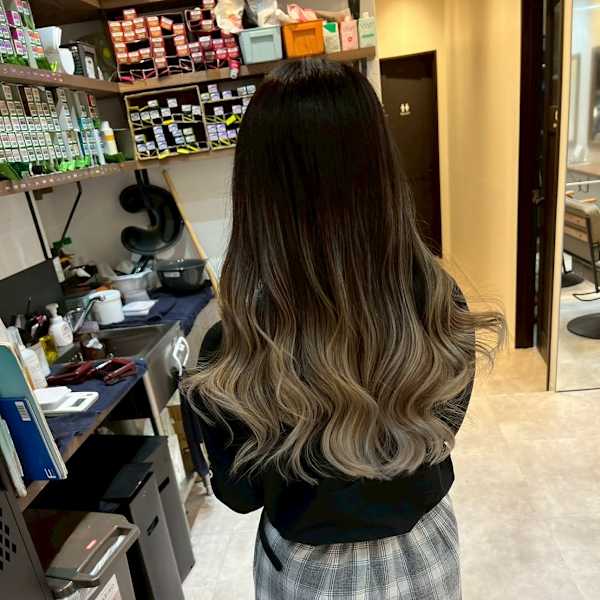 グラデーション ハイライトメッシュ グレージュ ケアブリーチ