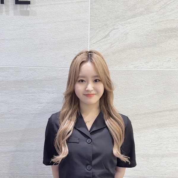 ヘアーサロン ソシエ 二子玉川店【ヘアー サロン ソシエ フタコタマガワテン】のスタッフ紹介。谷口 楓