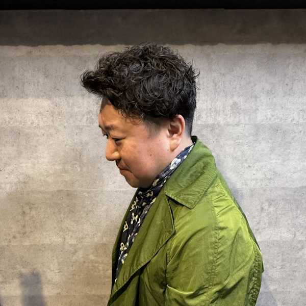 ビジネス場面にもピッタリ 清潔感MAXパーマスタイル|バーバーバー赤羽