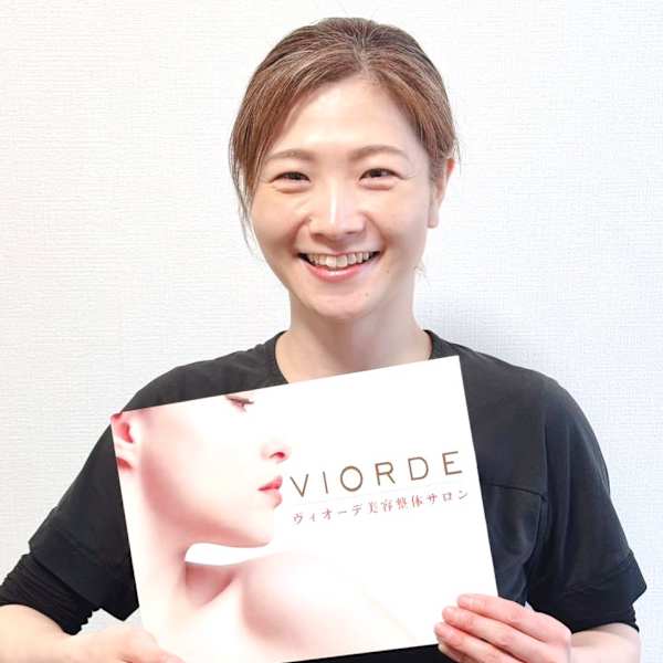 ヴィオーデ美容整体サロン 表参道店【ヴィオーデビヨウセイタイサロン オモテサンドウテン】のスタッフ紹介。ナツボリユリコ