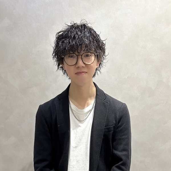 全席個室美容室 Zina 高槻 髪質改善&トリートメント【コシツビヨウシツジーナタカツキカミシツカイゼントリートメント】のスタッフ紹介。橋口 陽太