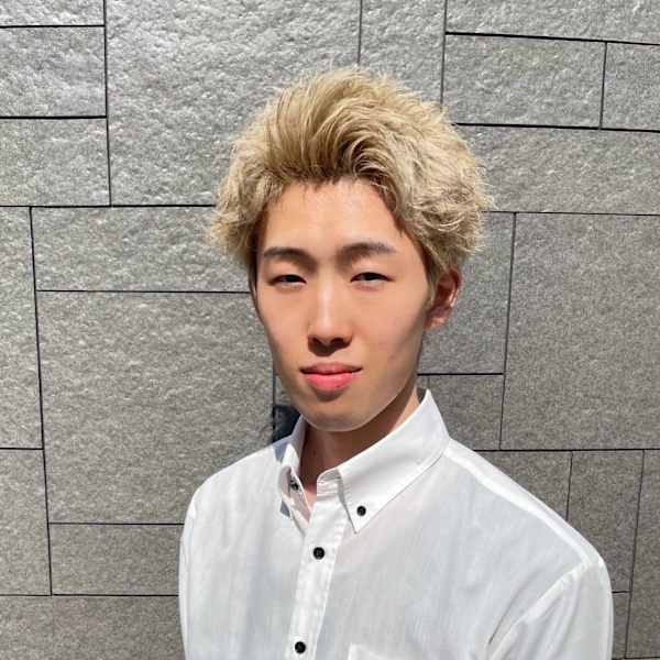 HIRO GINZA 新橋店【理容室】【ヒロギンザシンバシテン】のスタッフ紹介。坂上 晃琉