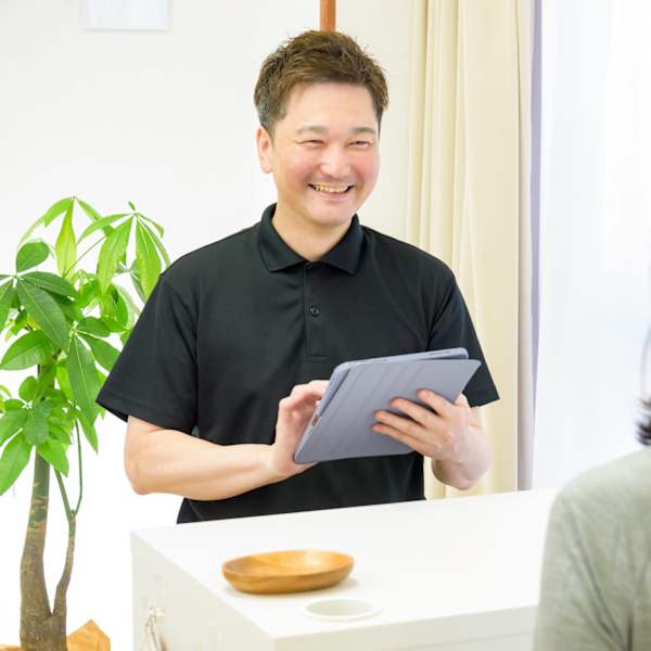 頭とアロマの専門店癒師の処 森家【アタマトアロマノセンモンテンイヤシノトコロモリケ】のスタッフ紹介。モリエイイチ