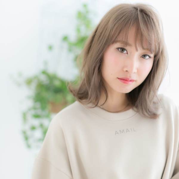 【Ray】ホワイティアッシュの鎖骨くびれヘア