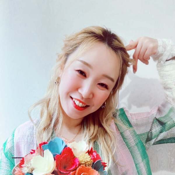 hair+resort valentine【ヘアリゾートバレンタイン】のスタッフ紹介。長浜 里香