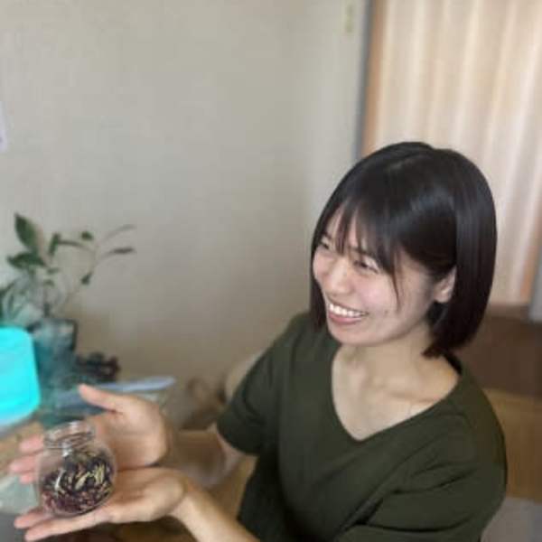 リンパマッサージ&よもぎ蒸し専門店 HARENOHI SPA【リンパマッサージアンドヨモギムシセンモンテンハレノヒスパ】のスタッフ紹介。セラピスト セナ