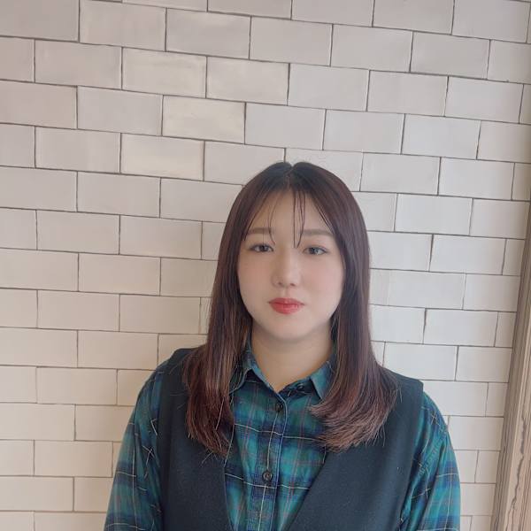 HAIR & MAKE EARTH 大宮駅前店【ヘアメイクアース オオミヤエキマエテン】のスタッフ紹介。倉員 彩音