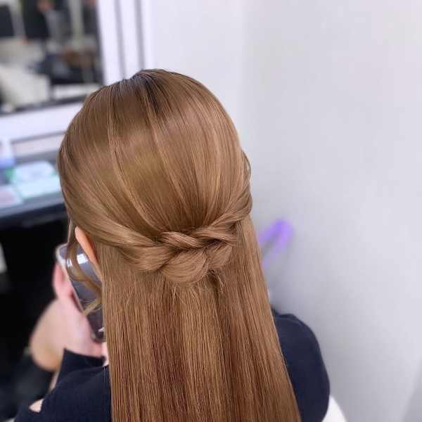 お呼ばれへア ストレートハーフアップ
