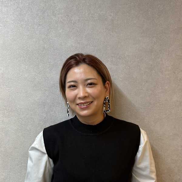 3uniQ hair【スリーユニークヘアー】のスタッフ紹介。MAKI