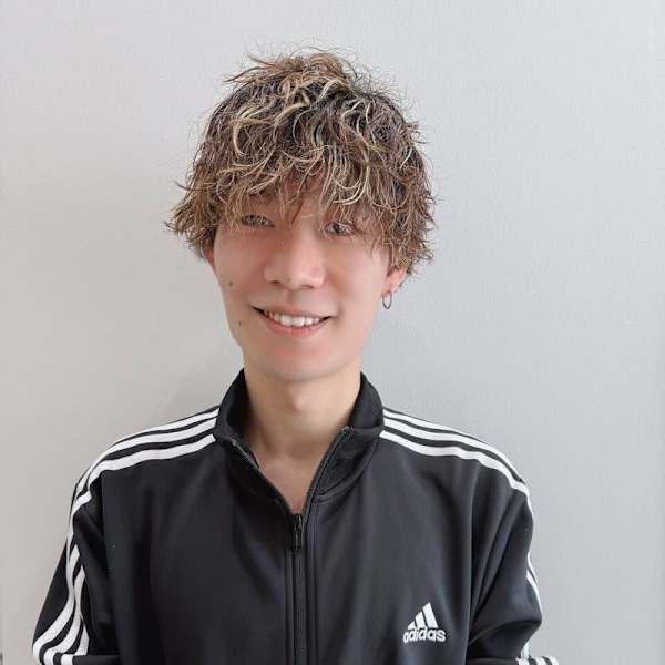 Lond merry 大宮【ロンドメリーオオミヤ】のスタッフ紹介。亀山 雄貴