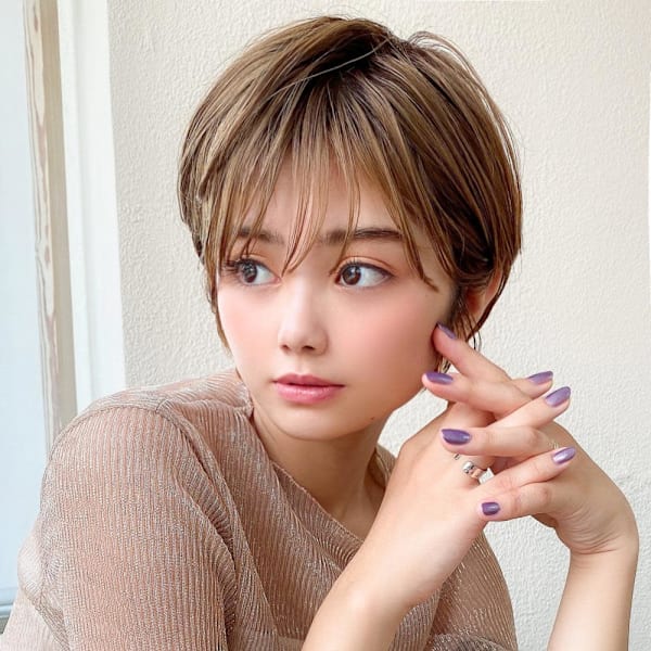 ホワイトグレージュショートボブ30代40代50代ひし形