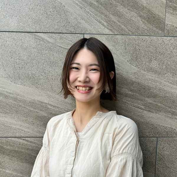 半個室型美容室 Sourire 香椎店【ハンコシツガタビヨウシツスーリールカシイテン】のスタッフ紹介。眞鍋 あかり