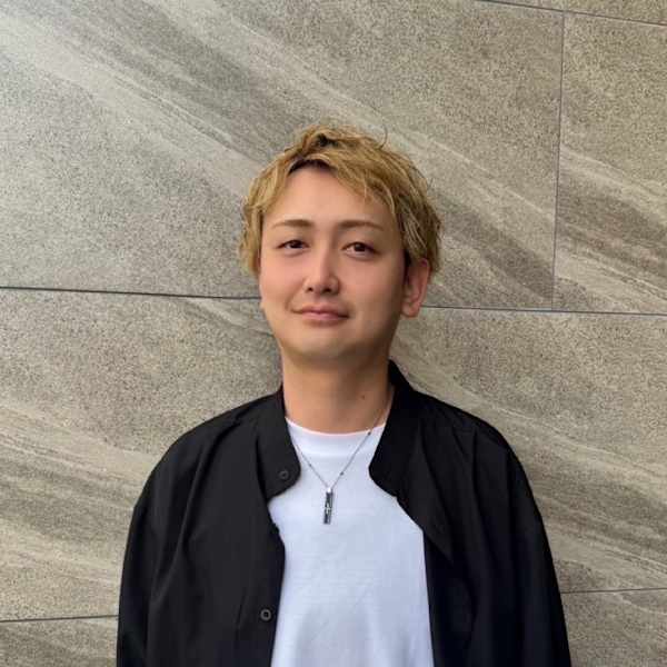 半個室型美容室 Sourire 香椎店【ハンコシツガタビヨウシツスーリールカシイテン】のスタッフ紹介。藤川博祥