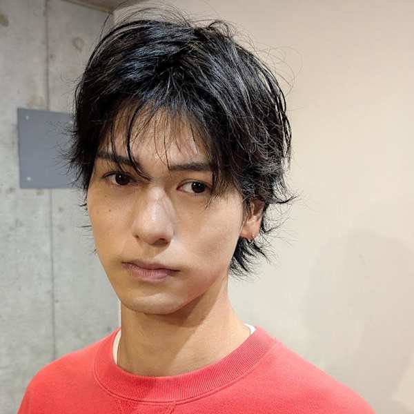 ナチュラルレイヤー×ラフ束感ミディウルフ