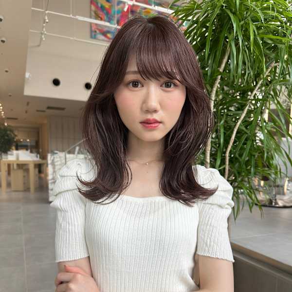 外ハネくびれミディアム