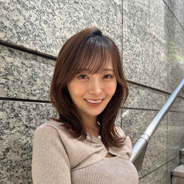 外ハネくびれミディアム