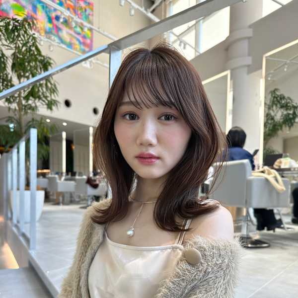 外ハネくびれミディアム