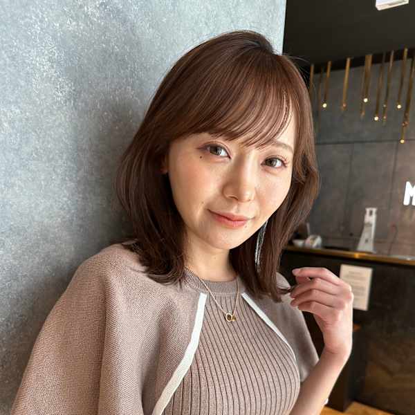 外ハネくびれミディアム