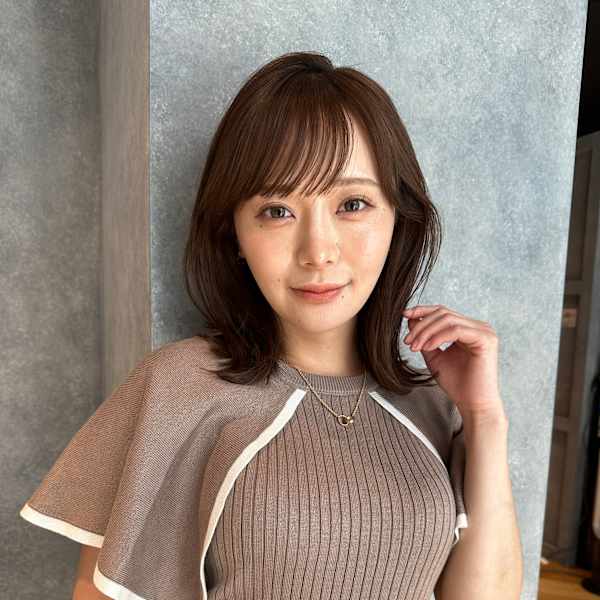 外ハネくびれミディアム