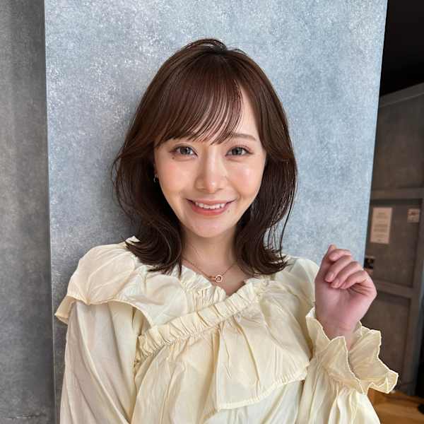 外ハネくびれミディアム