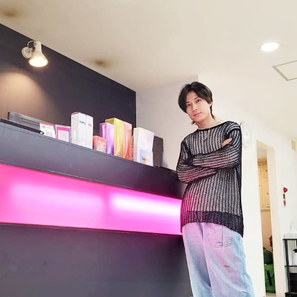 韓国系BIZEカラーエクステ梅田【カンコクケイビゼ カラーエクステウメダ】のスタッフ紹介。Rinya