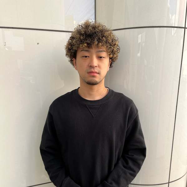 Leopard hair salon【レパード ヘアサロン】のスタッフ紹介。楡井 隆一
