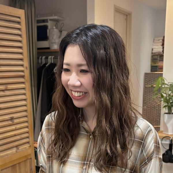 hair salon Rich 横須賀中央店【ヘアーサロンリッチ ヨコスカチュウオウテン】のスタッフ紹介。彩香