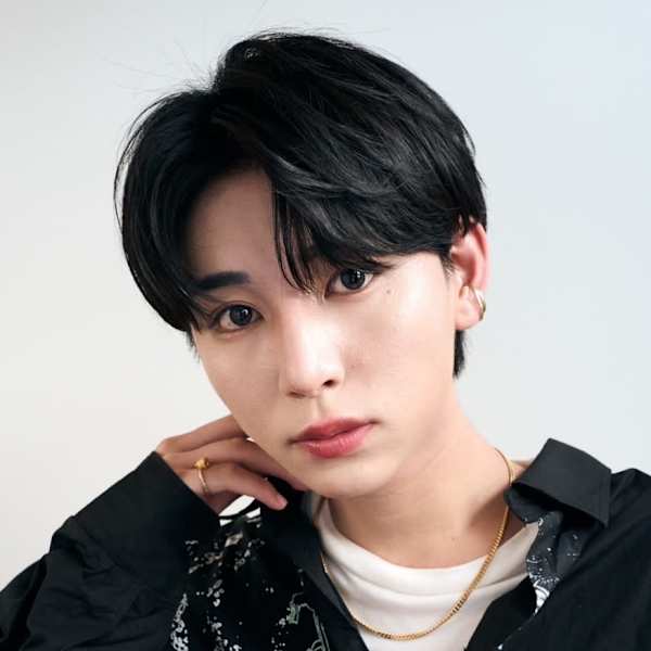 ダークアッシュ/毛流れセンターパート/マッシュ/原宿