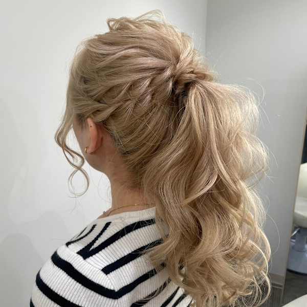 イベントやライブ参戦におすすめ！華やかポニーテール