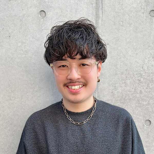 Dxxxx III【ディーエックス スリー】のスタッフ紹介。KAZUMA