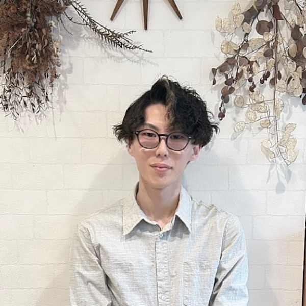 KORERO hair【コレロヘアー】のスタッフ紹介。小田 睦貴