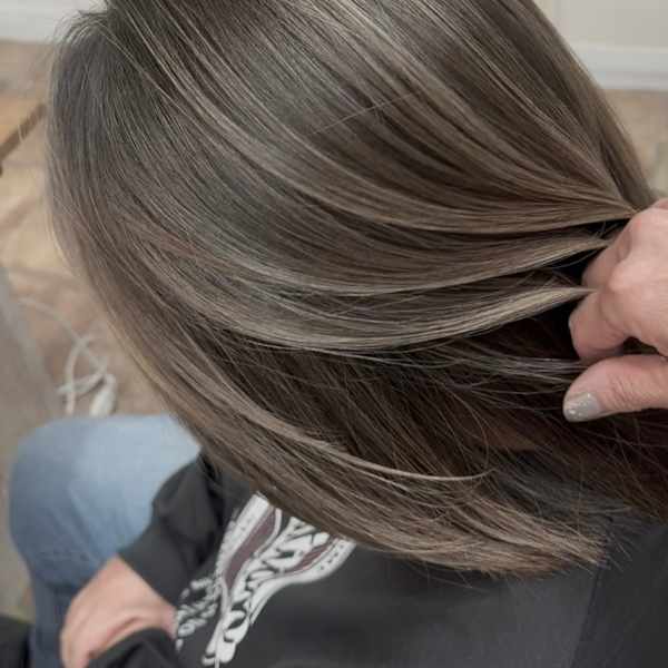 顔まわりの固まり白髪を白髪活かしハイライトで!