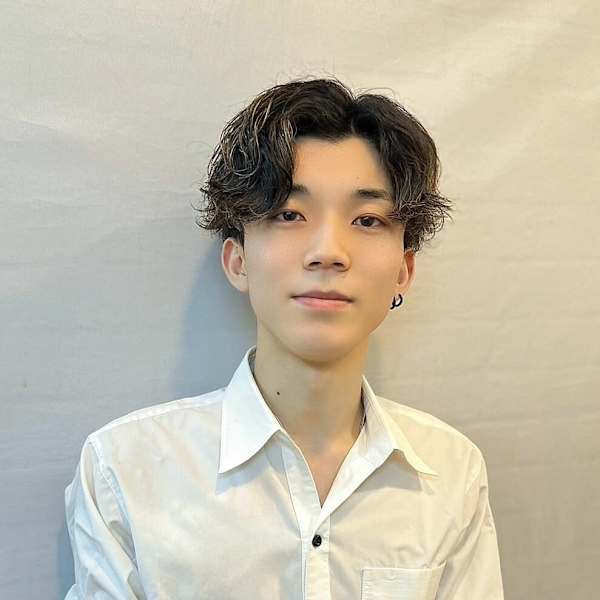銀座マツナガ 新宿パークタワー店【ギンザマツナガ】のスタッフ紹介。加仲 凌也【新宿/理容室/バーバー】