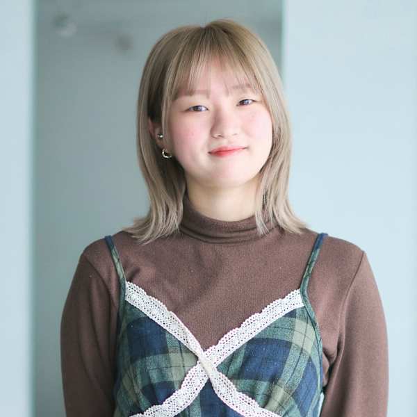 BLOCK hairmake【ブロックヘアメイク】のスタッフ紹介。山下 歩華