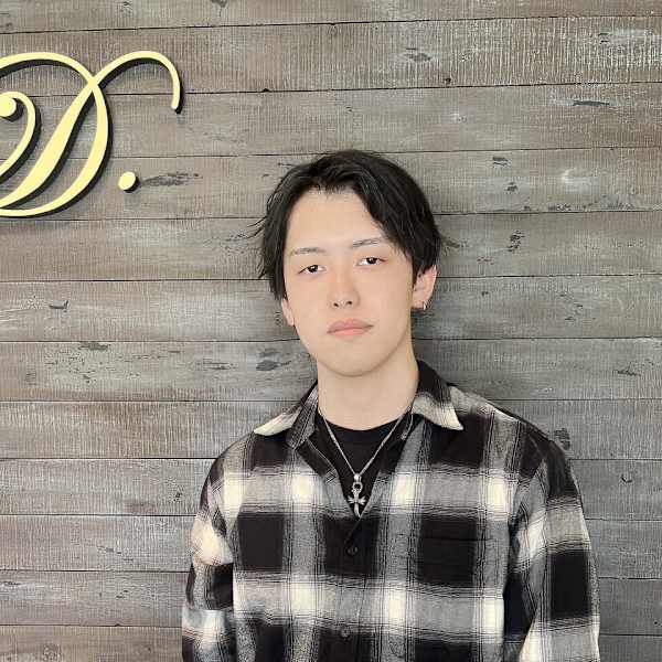 Hair design D. 【ヘアーデザイン ディードット】【ヘアーデザイン ディードット】のスタッフ紹介。高久 わたる