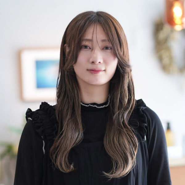 Hair ruup Sela design works【ヘアーループセラデザインワークス】のスタッフ紹介。おみか