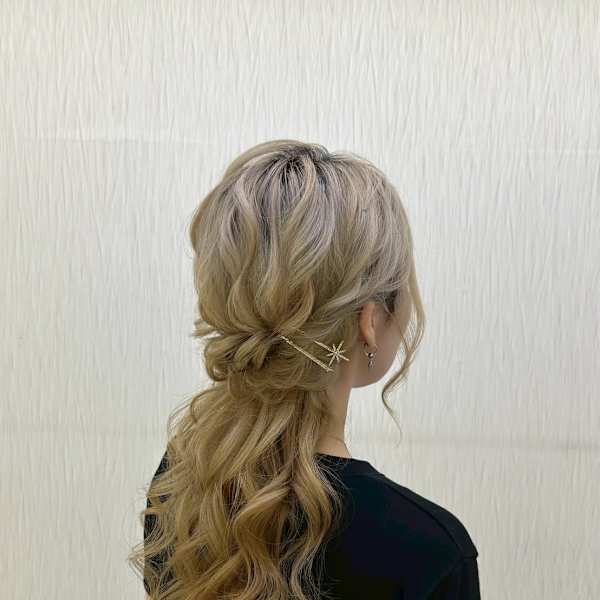 お呼ばれヘア♪すっきりハーフアップ