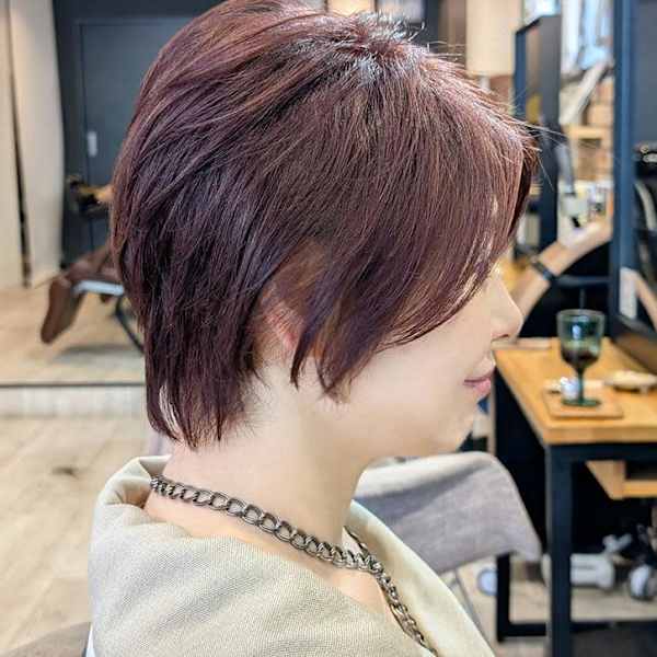 ボルドーカラー×大人のくびれレイヤーショート